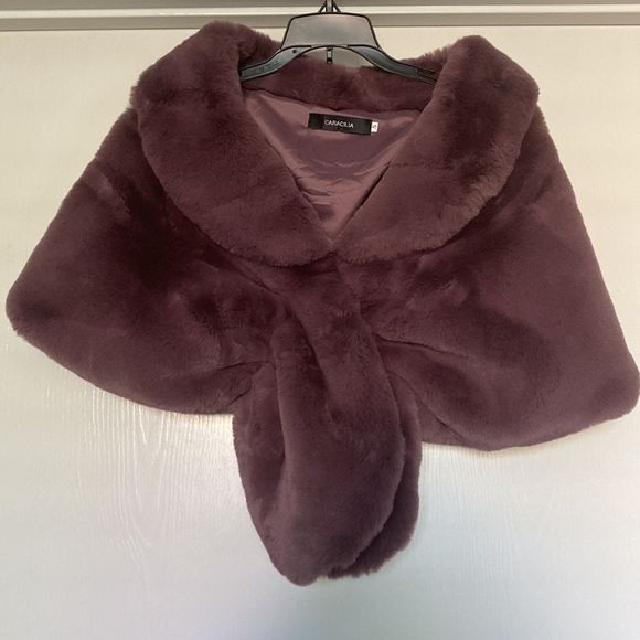 Faux fur Caracilia shawl size small VEUC - Picture 2 of 3